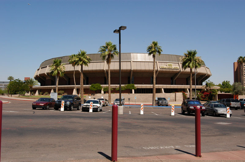 Wells Fargo Arena Parking - Find Parking near Wells Fargo Arena