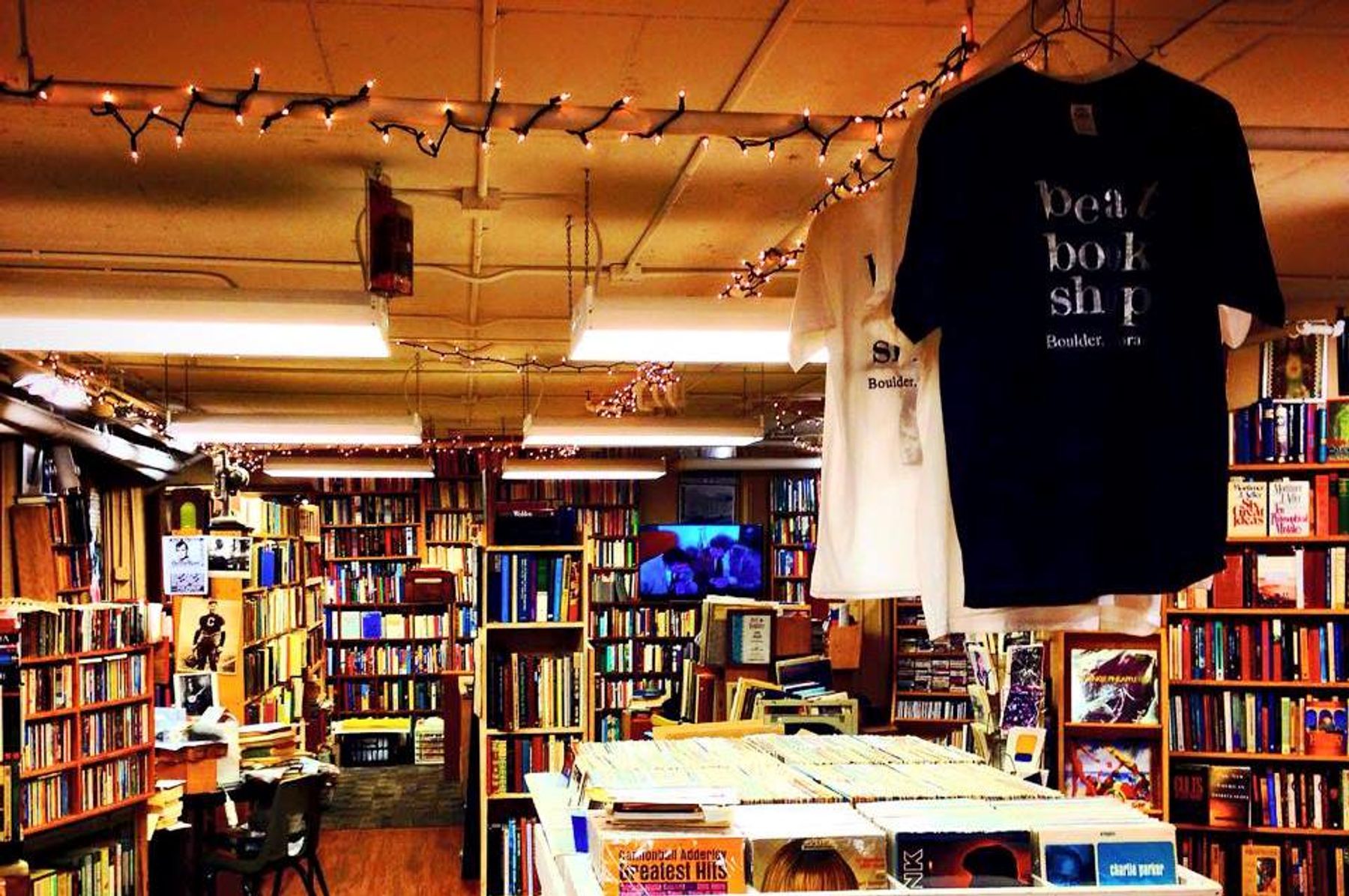 Tal til symbol Metal linje Beat Book Shop | Downtown Boulder, CO