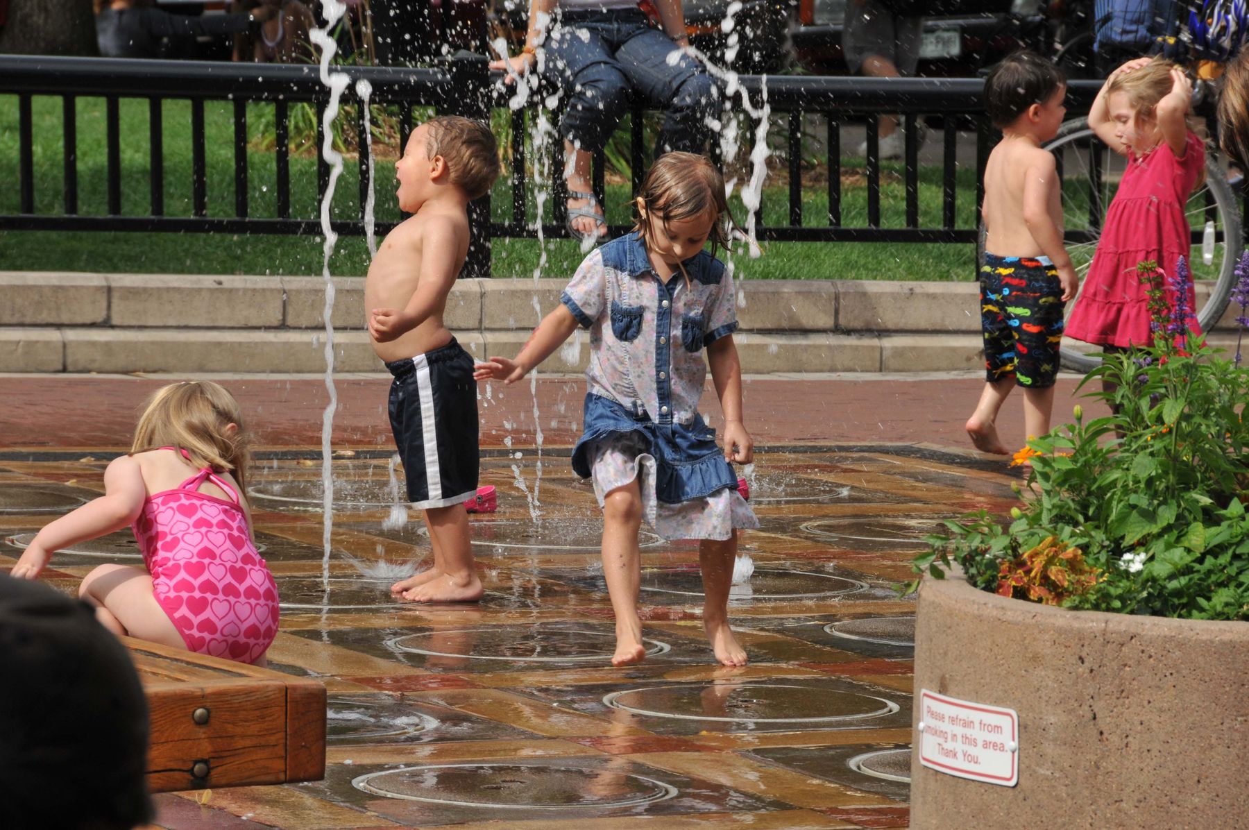 Picture of kids playing in pop jet fountain