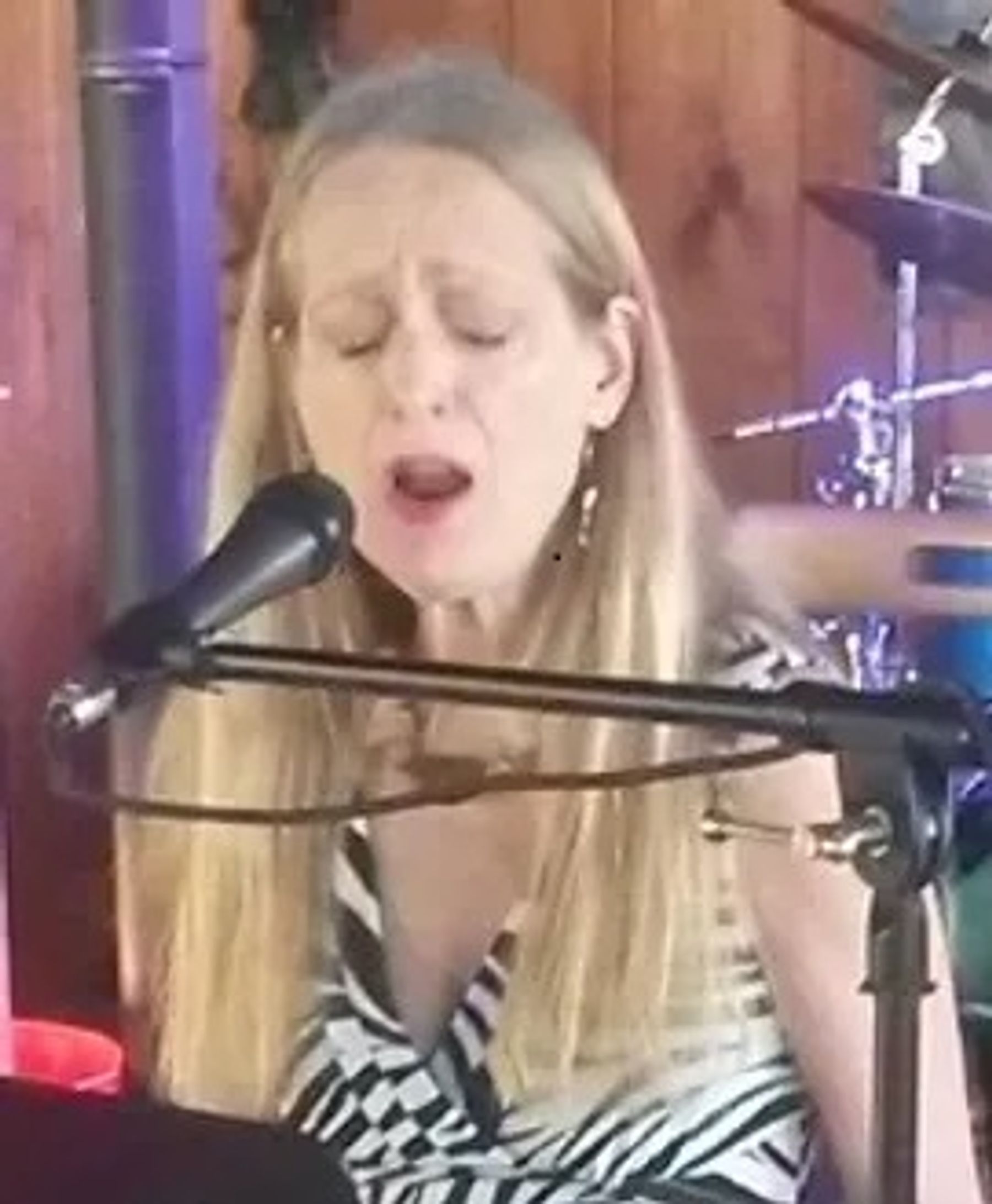 Live Music - Bonnie Lowdermilk