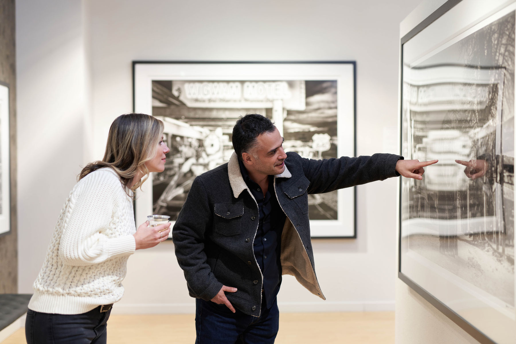 Couple looking at art in Relévant Galleries